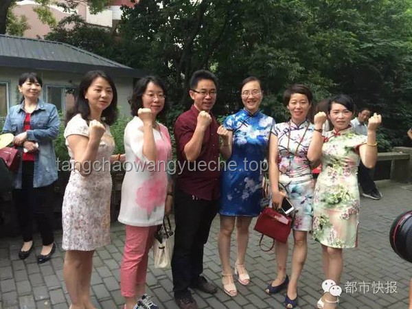 考生爸爸穿红色旗袍送考实用指南